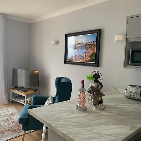 Beautiful Flat With Harbour Views Tenby Dış mekan fotoğraf