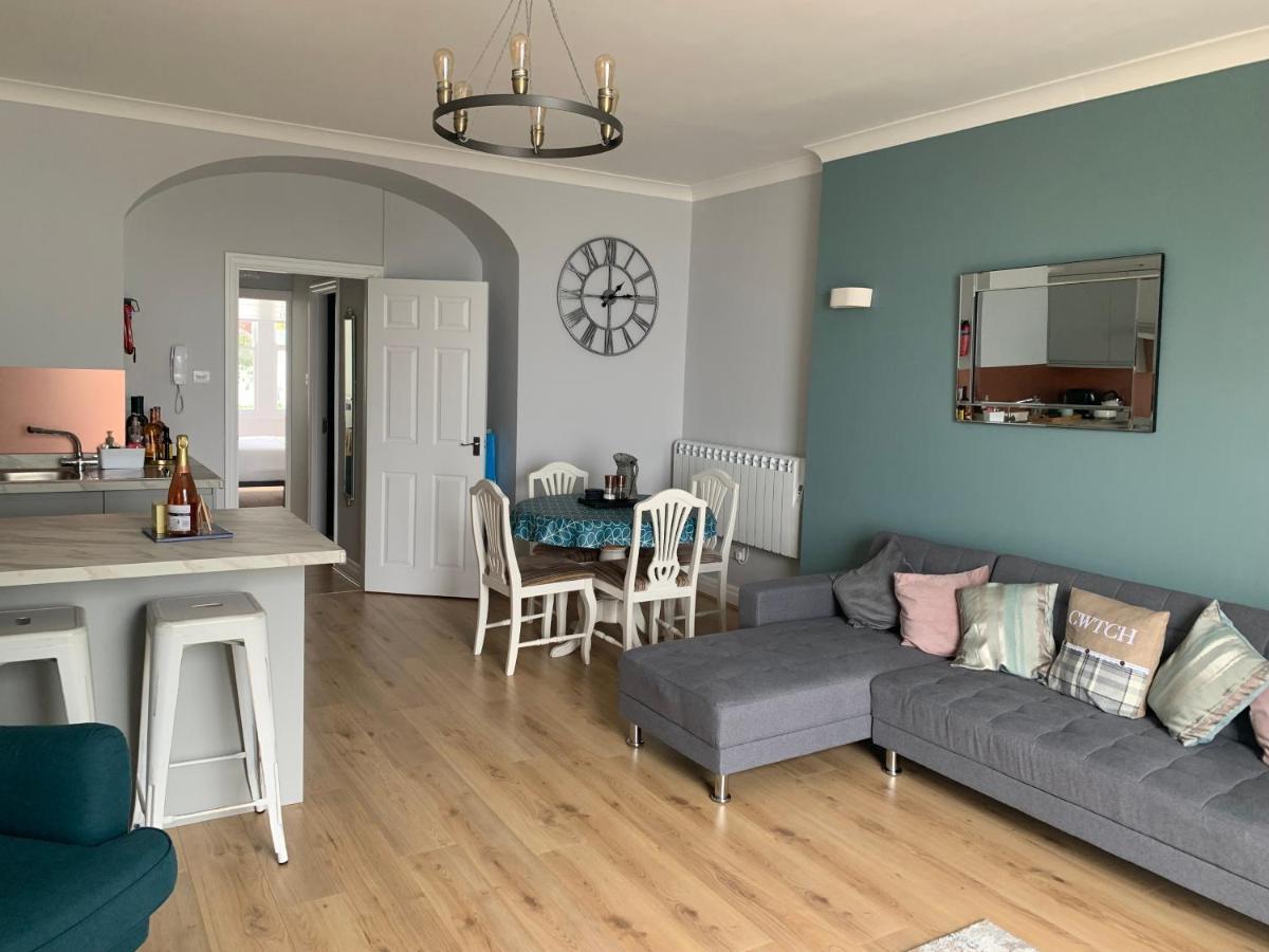 Beautiful Flat With Harbour Views Tenby Dış mekan fotoğraf